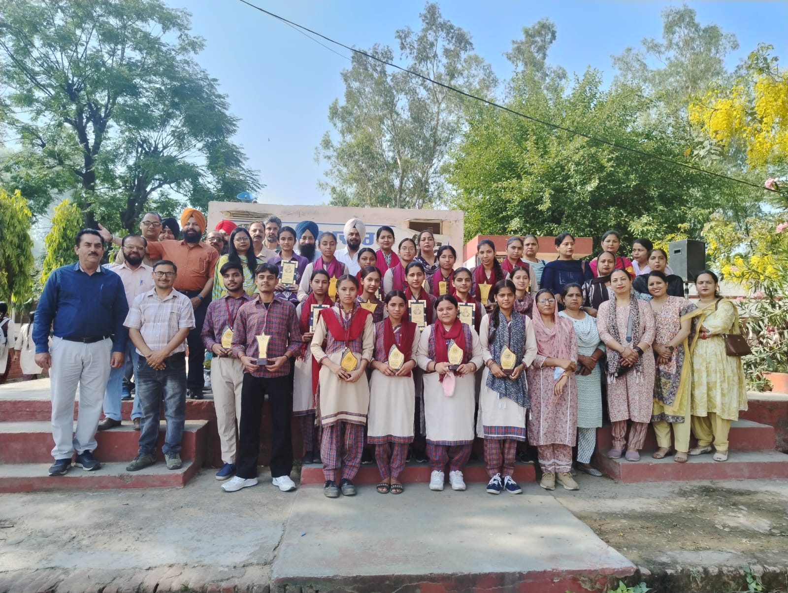 Students of Government Senior Secondary School Hajipur performed brilliantly in the 12th Board Examination, 19 scored more than 90 percent marks.